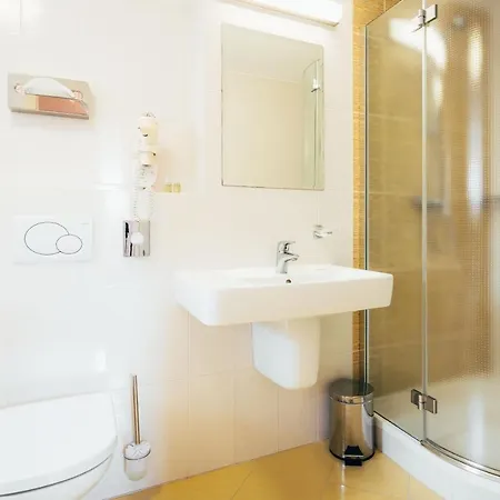 萨尔瓦多兀贝茨酒店 3*